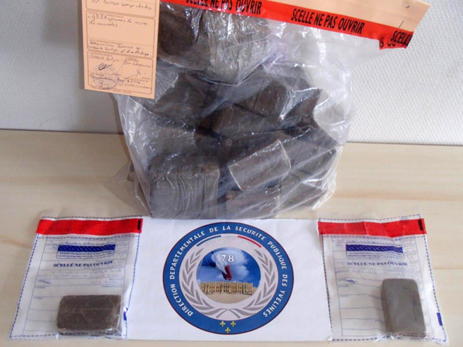 Yvelines. Près de 10 000€ de produits stupéfiants saisis à son domicile. Le trafiquant est en prison Yvelines. Près de 10 000€ de produits stupéfiants saisis à son domicile. Le trafiquant est en prison