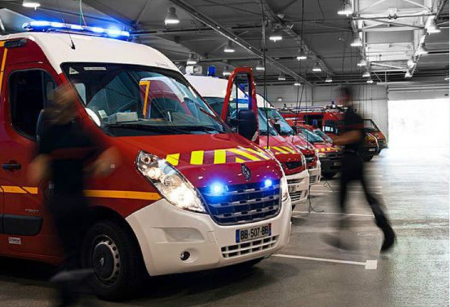 Les deux marins souffrant d'une élère hypothermie ont été évacués vers l'hôpital du Havre, par les sapeurs-pompiers - Illustration