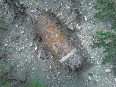Un obus de 75 mm découvert au pied de la falaise sur la plage de Pourville, près de Dieppe