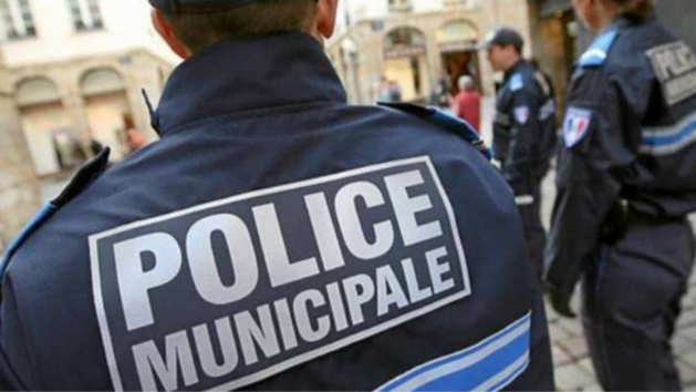 Yvelines : garé sur une place réservée aux handicapés, il agresse un policier municipal 
