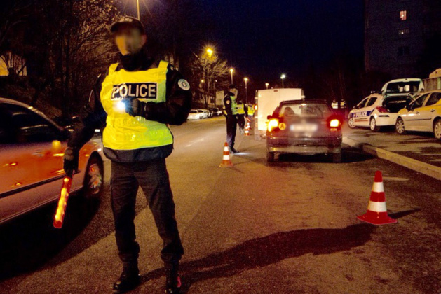 Yvelines : après un refus d'obtempérer, la course-poursuite se termine dans un mur Yvelines : après un refus d'obtempérer, la course-poursuite se termine dans un mur