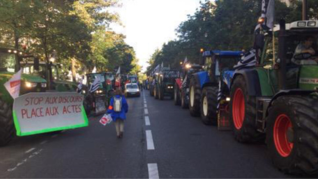 Les tracteurs sont dans Paris ! Les tracteurs sont dans Paris !