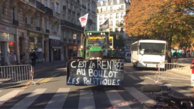 Les tracteurs sont dans Paris ! Les tracteurs sont dans Paris !