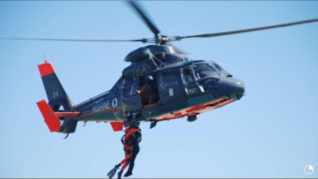 Un marin blessé évacué par l'hélicoptère de la Marine vers l'hôpital de Cherbourg 