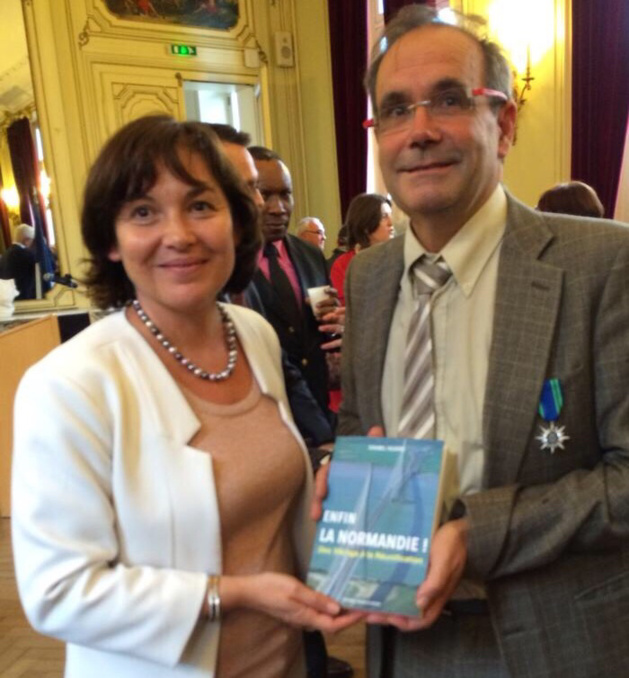 Franck Martin et Annick Girardin, hier soir à la mairie de Louviers (Photo @DR) Franck Martin et Annick Girardin, hier soir à la mairie de Louviers (Photo @DR)