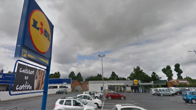 Neufchâtel-en-Bray : les cambrioleurs de Lidl mis en fuite par l'alarme et les fumigènes Neufchâtel-en-Bray : les cambrioleurs de Lidl mis en fuite par l'alarme et les fumigènes