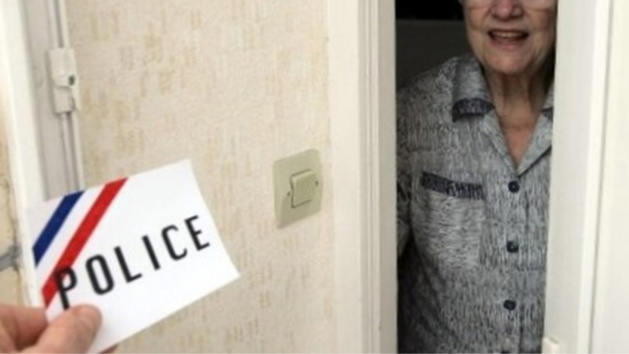 Yvelines : le faux policier prétexte une enquête pour dérober les bijoux d'une personne âgée Yvelines : le faux policier prétexte une enquête pour dérober les bijoux d'une personne âgée