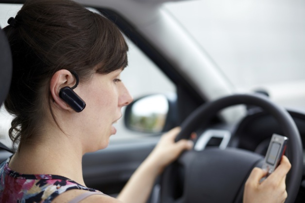 Depuis le 1er juillet, l'utilisation de l'oreillette est interdite au volant Depuis le 1er juillet, l'utilisation de l'oreillette est interdite au volant