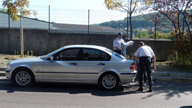 Les policiers, travaillant sur réquisition du procureur de la République, avaient la faculté d'inspecter les coffres des véhicules