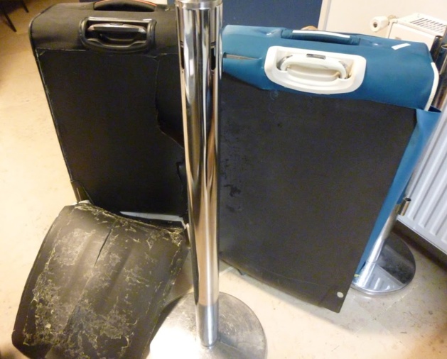 Les 13,5 kg de cocaïne étaient soigneusement dissimulés dans ces valises (crédit : Douane française) Les 13,5 kg de cocaïne étaient soigneusement dissimulés dans ces valises (crédit : Douane française)