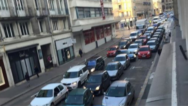 Manifestation des forains ce matin : circulation paralysée à Rouen Manifestation des forains ce matin : circulation paralysée à Rouen