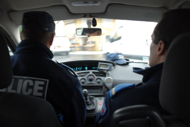 Elbeuf : à bord du véhicule de police, l'adolescent reconnaît son vélo qui venait d'être volé Elbeuf : à bord du véhicule de police, l'adolescent reconnaît son vélo qui venait d'être volé
