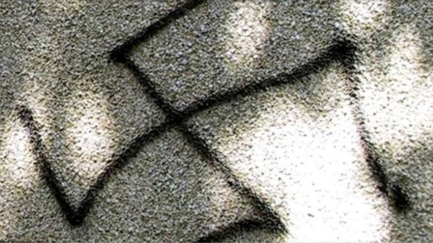 Bernay : des croix gammées et inscriptions islamophobes peintes sur des lieux publics Bernay : des croix gammées et inscriptions islamophobes peintes sur des lieux publics