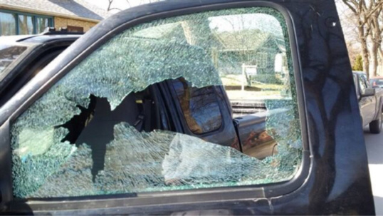 A Rouen, il brise la vitre d'une Clio et fouille la boite à gants : il pensait que c'était sa 106... A Rouen, il brise la vitre d'une Clio et fouille la boite à gants : il pensait que c'était sa 106...