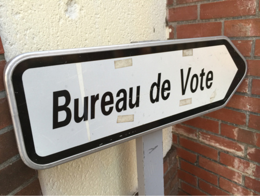En Normandie, il reste un peu moins d'her pour aller voter (Illustration@infoNormandie)