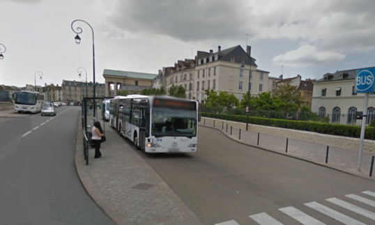 L'altercation s'est produite à la gare routière, rue de la Surintendance, près de l'hôtel de ville L'altercation s'est produite à la gare routière, rue de la Surintendance, près de l'hôtel de ville