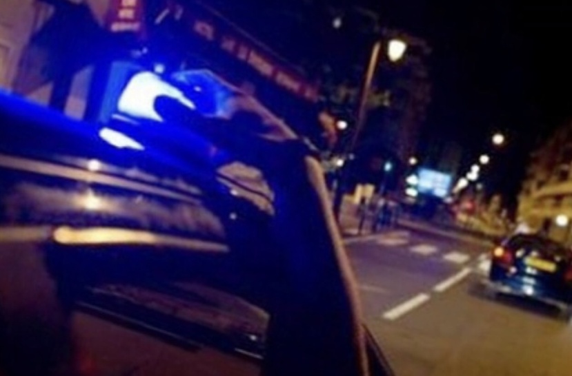 Les policiers en patrouille ont repéré le véhicule qui circulait en ville à une vitesse excessive - illustration