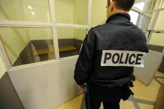 Grand-Quevilly : ivre et sans permis, l'auteur d'un rodéo percute la barrière d'un pavillon Grand-Quevilly : ivre et sans permis, l'auteur d'un rodéo percute la barrière d'un pavillon