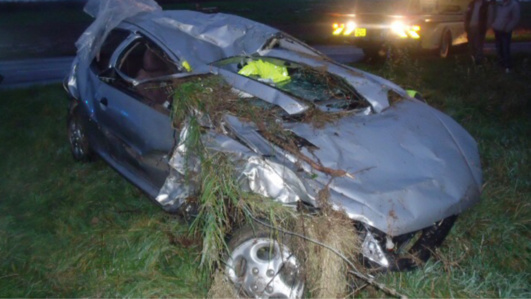 La 206 a fait plusieurs tonneaux après avoir percuté le 4x4 (Photo@DR)