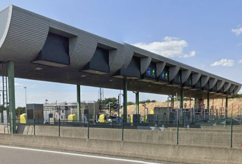 Le démontage de la structure de la barrière de péage de Montesson est prévue dans quelques jours - Le démontage de la structure de la barrière de péage de Montesson est prévue dans quelques jours -