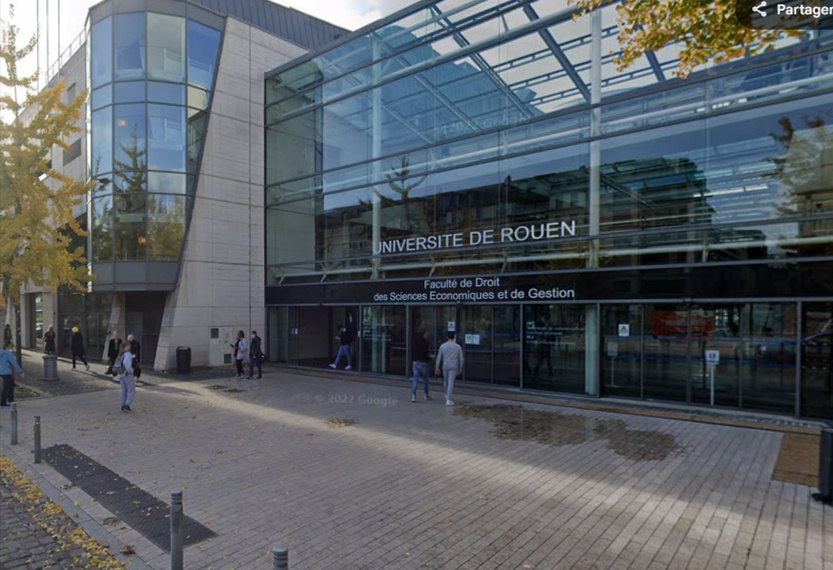 L'accident s'est produit dans le hall du campus Pasteur à Rouen L'accident s'est produit dans le hall du campus Pasteur à Rouen