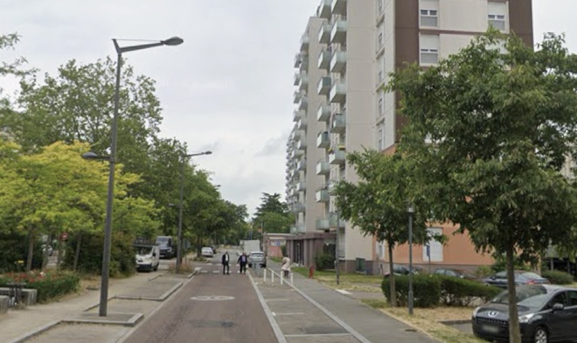 De l’héroïne, de la résine de cannabis et une arme de poing ont été découvertes lors de la perquisition du domicile du suspect, rue Galilée De l’héroïne, de la résine de cannabis et une arme de poing ont été découvertes lors de la perquisition du domicile du suspect, rue Galilée