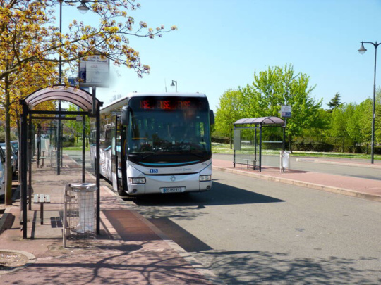 La vitre d'un bus brisée par un projectile à Achères : le chauffeur exerce son droit de retrait La vitre d'un bus brisée par un projectile à Achères : le chauffeur exerce son droit de retrait