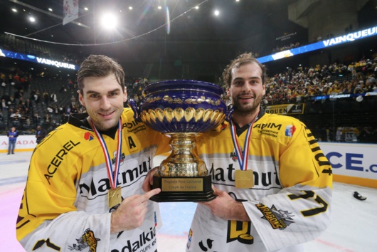 Les rouennais décrochent pour la sixième fois le trophée (crédit photo : Xavier Lainé) Les rouennais décrochent pour la sixième fois le trophée (crédit photo : Xavier Lainé)
