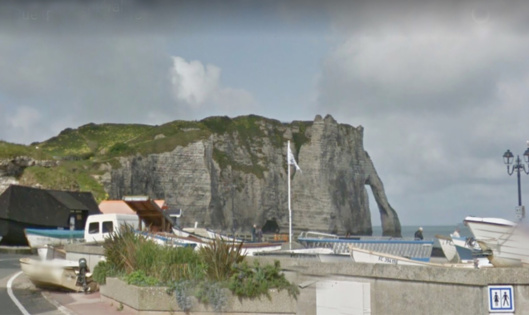 Les corps d'une mère et sa fille découverts au pied des falaises d'Étretat : un double suicide ? Les corps d'une mère et sa fille découverts au pied des falaises d'Étretat : un double suicide ?