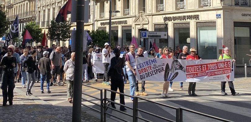 Le cortège de passage dans la rue Jeanne d’Arc à Rouen - photos N.C./infonormandie Le cortège de passage dans la rue Jeanne d’Arc à Rouen - photos N.C./infonormandie