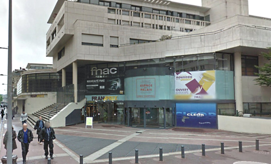 L'Espace du Palais a été évacué et fermé jusqu'à la fin de l'inspection des pompiers (Illustration) L'Espace du Palais a été évacué et fermé jusqu'à la fin de l'inspection des pompiers (Illustration)