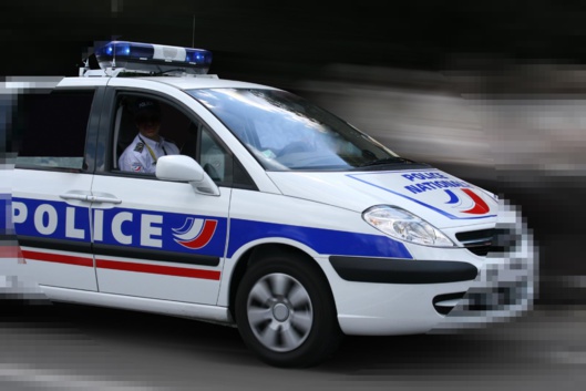 Délit de fuite près de Rouen : le conducteur de la Clio volée est retrouvé blessé Délit de fuite près de Rouen : le conducteur de la Clio volée est retrouvé blessé