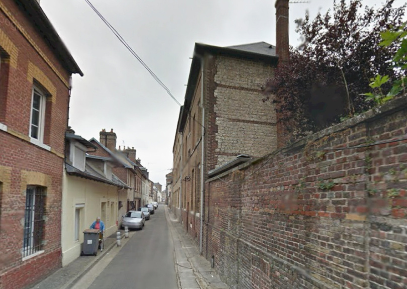 Un mur s’est effondré dans la rue du Petit Cours à Elbeuf - illustration Un mur s’est effondré dans la rue du Petit Cours à Elbeuf - illustration