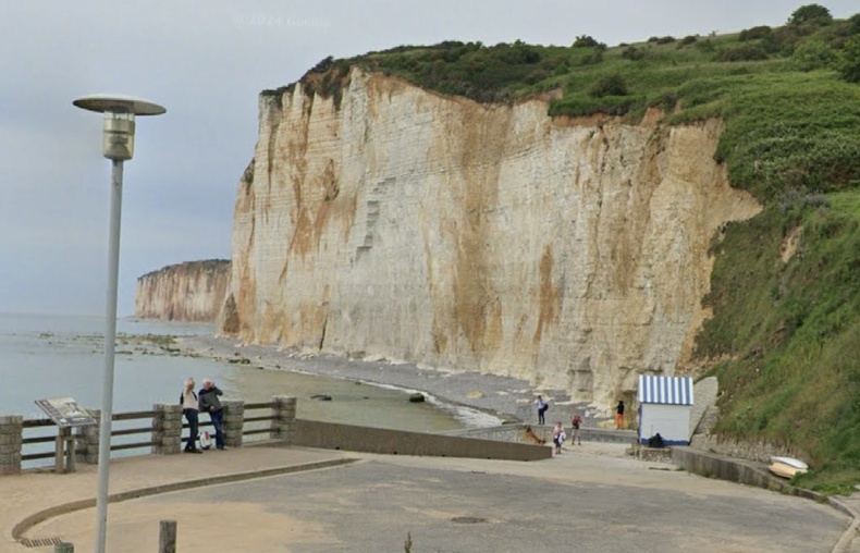 Le corps de la victime a été découvert en pied de falaise cet après midi - illustration Le corps de la victime a été découvert en pied de falaise cet après midi - illustration