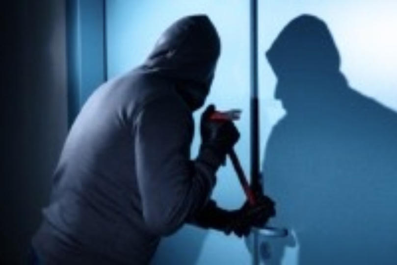 Les cambrioleurs sont entrés par effraction dans l’habitation de leur victime - illustration Les cambrioleurs sont entrés par effraction dans l’habitation de leur victime - illustration