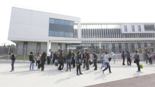 Collège Le collège Camille Du Gast à Achères (Illustration@Flickr.com) Collège Le collège Camille Du Gast à Achères (Illustration@Flickr.com)