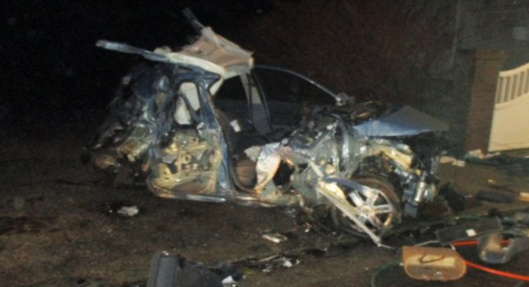 Le Scénic a été complètement disloqué sous la violence du choc (Photo@infonormandie) Le Scénic a été complètement disloqué sous la violence du choc (Photo@infonormandie)