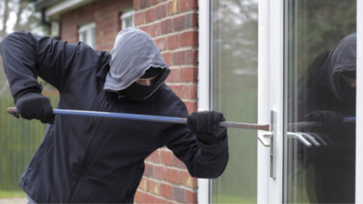 Gaillon : surpris par sa victime, le cambrioleur s'enfuit par le jardin avec son butin