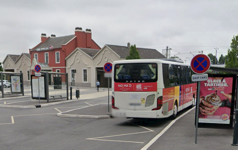 Les migrants s’apprêtaient à embarquer à bord d’un bus à la gare d’Yvetot à destination de Saint-Valery-en-Caux - illustration