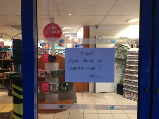 Ce jeudi matin, la boutique était toujours fermée (Photo@infonormandie)