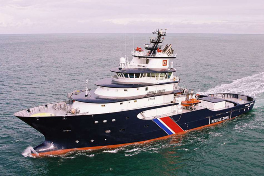 L'Abeille Liberté à porte assistance au navire en difficulté (Photo@Ministère de la défense) L'Abeille Liberté à porte assistance au navire en difficulté (Photo@Ministère de la défense)