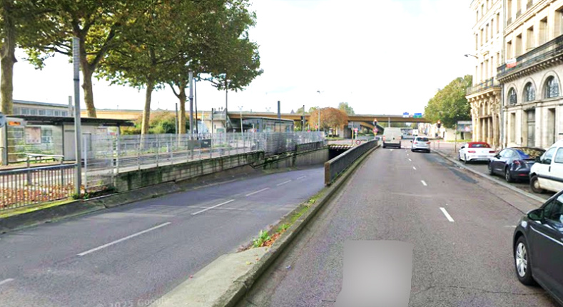 Une camionnette s’encastre dans une trémie du boulevard des Belges à Rouen : le conducteur blessé Une camionnette s’encastre dans une trémie du boulevard des Belges à Rouen : le conducteur blessé