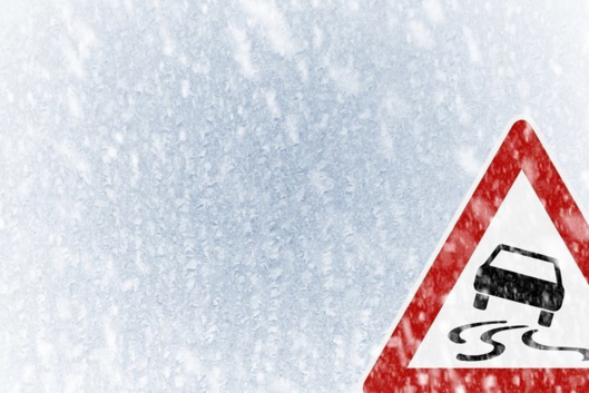 Neige et grêle en Seine-Maritime : routes glissantes entre Tôtes et Saint-Saëns Neige et grêle en Seine-Maritime : routes glissantes entre Tôtes et Saint-Saëns