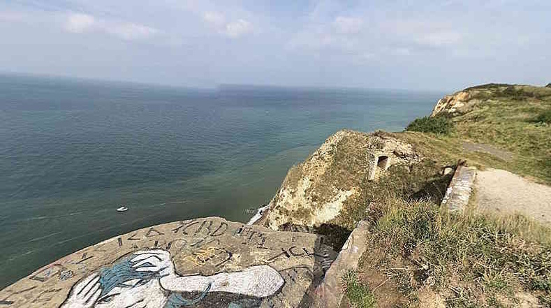 La jeune fille menaçait de sauter de la falaise - Illustration La jeune fille menaçait de sauter de la falaise - Illustration