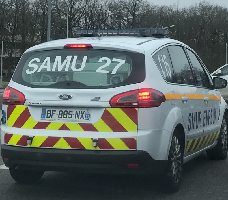 Le motard, en urgence absolue, a été médicalisé par une équipe du SMUR -illustration infoNormandie Le motard, en urgence absolue, a été médicalisé par une équipe du SMUR -illustration infoNormandie