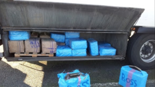 1,2 tonne de résine de cannabis saisie dans un poids-lourd sur l'A6 en Bourgogne 1,2 tonne de résine de cannabis saisie dans un poids-lourd sur l'A6 en Bourgogne