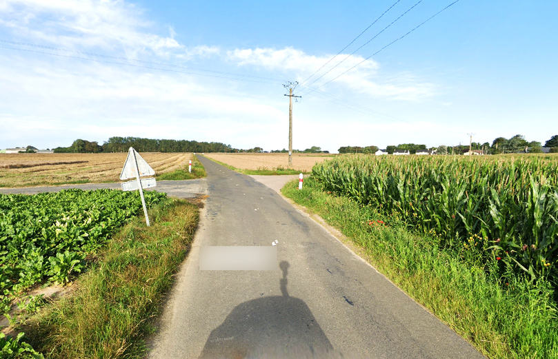 La collision s'est produite en rase campagne à cette intersection entre la route d'Auberville (D68) et la rue de Septimanville - Illustration Google Maps