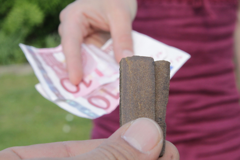 Le plus âgé des mis en cause a reconnu livrer du cannabis depuis le mois de juin dans toute l’Île-de-France pour le compte d’un tiers dont il refuse de révéler l’identité. - Illustration Adobe Stock