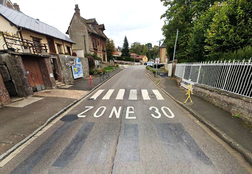 L'auteur de la lettrepointe du doigt le trafic intense qui traverse le centre du village : environ 7 000 véhicules par jour, dont des centaines de poids lourds - Capture d'écran Google Maps