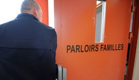 Prison de Rouen : elle cache dans son soutien gorge cinq téléphones et de la viande...